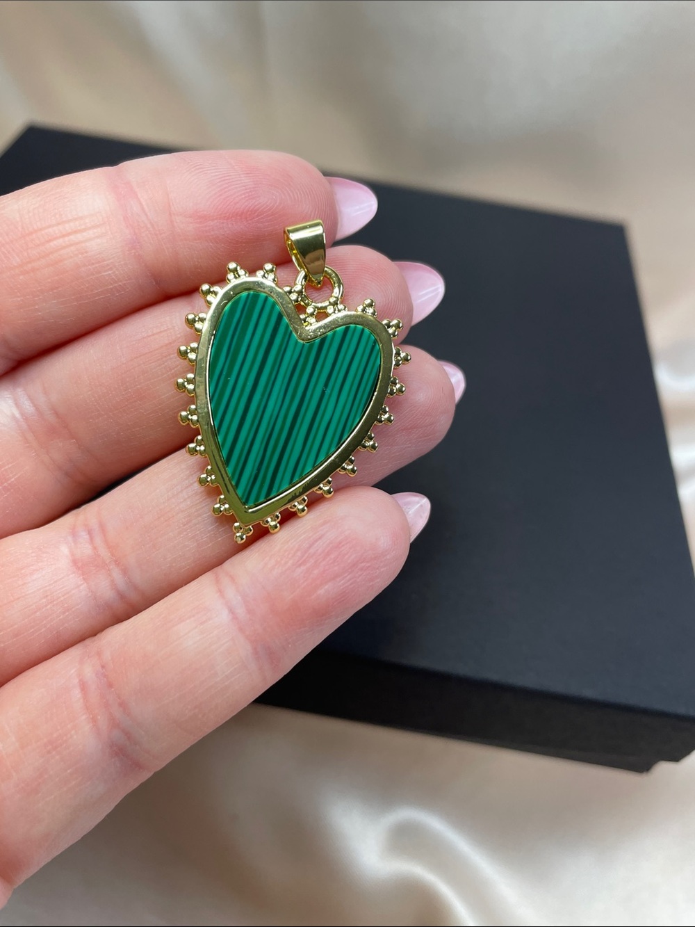 Freida Rothman Green Agate Heart Necklace Pendant - Picture 4 of 8